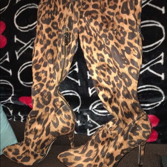 Shoe Dazzle Shoes - Size 9.5 High heel cheetah Knee high boots Shoe Dazzle Shoes - Size 9.5 High heel cheetah Knee high boots